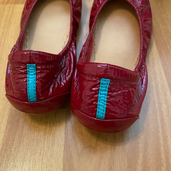 Tieks by Gavrieli- Ruby Red Patent size 8 - Picture 5 of 7